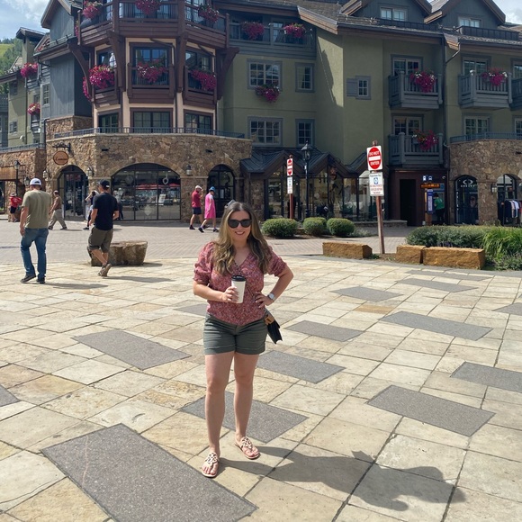 Meet your Posher, Gabriela - Picture 1 of 1